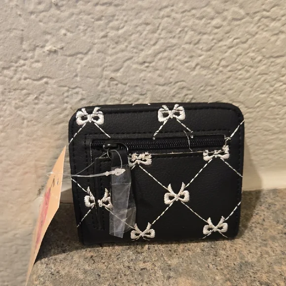 Betsey Johnson Black Quilted Wallet with Bow Accents Nwt - Picture 3 of 4